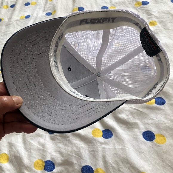 🎉🎉NWT Flexfit Cap - Picture 5 of 9